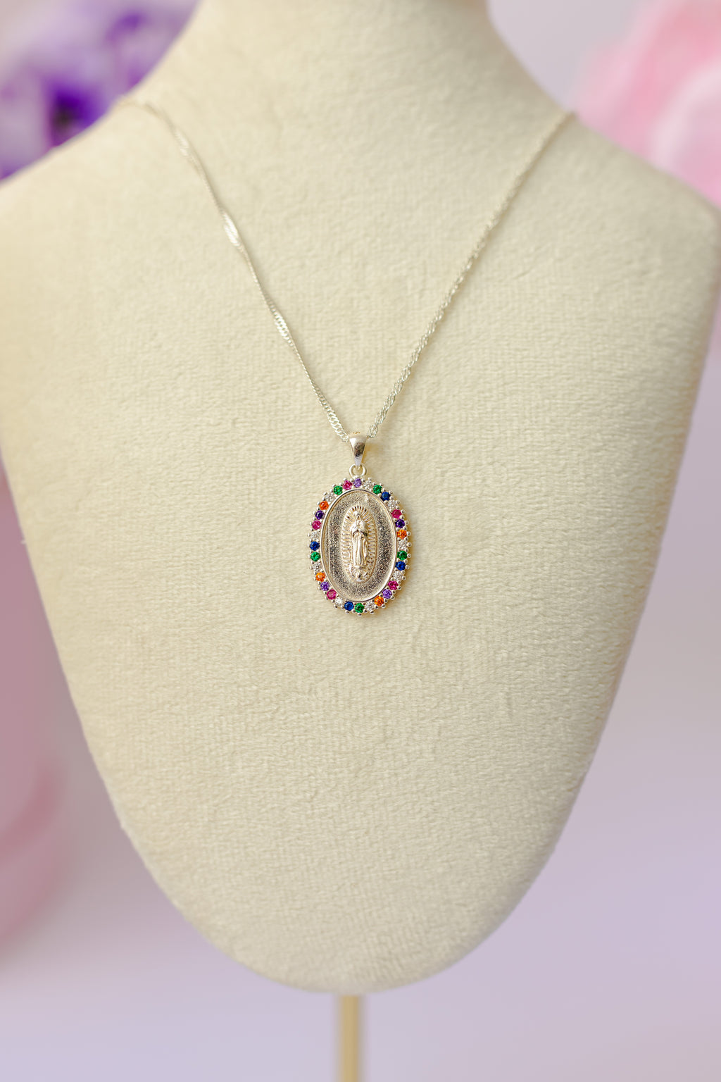 Collar Dije Virgen Arcoriris