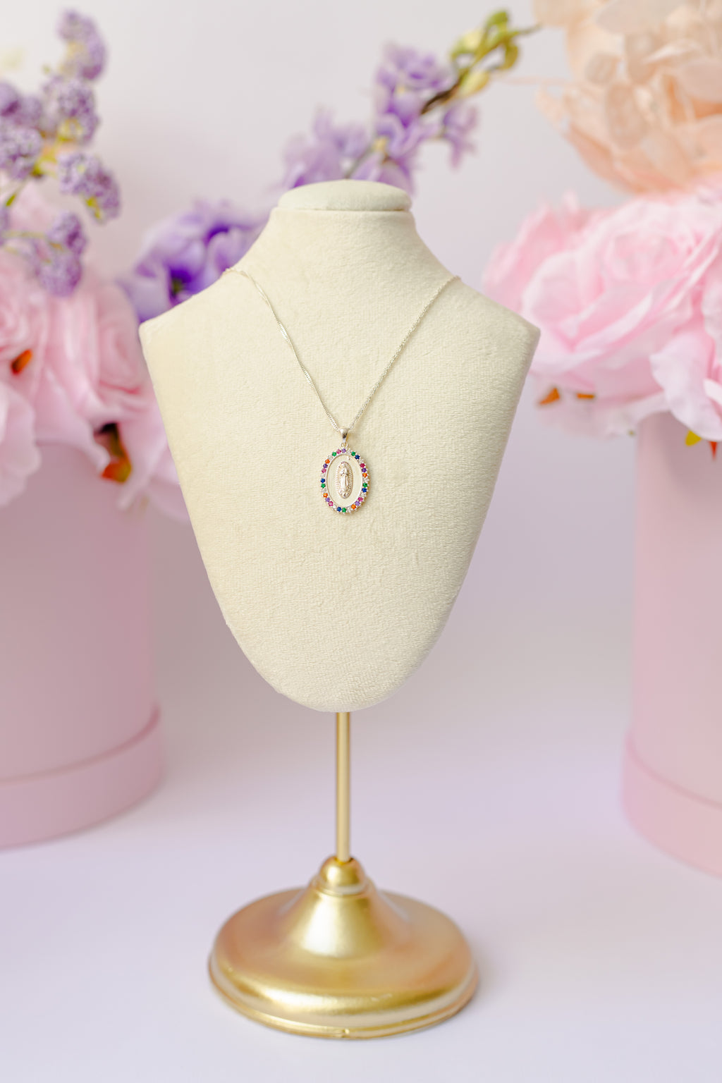 Collar Dije Virgen Arcoriris