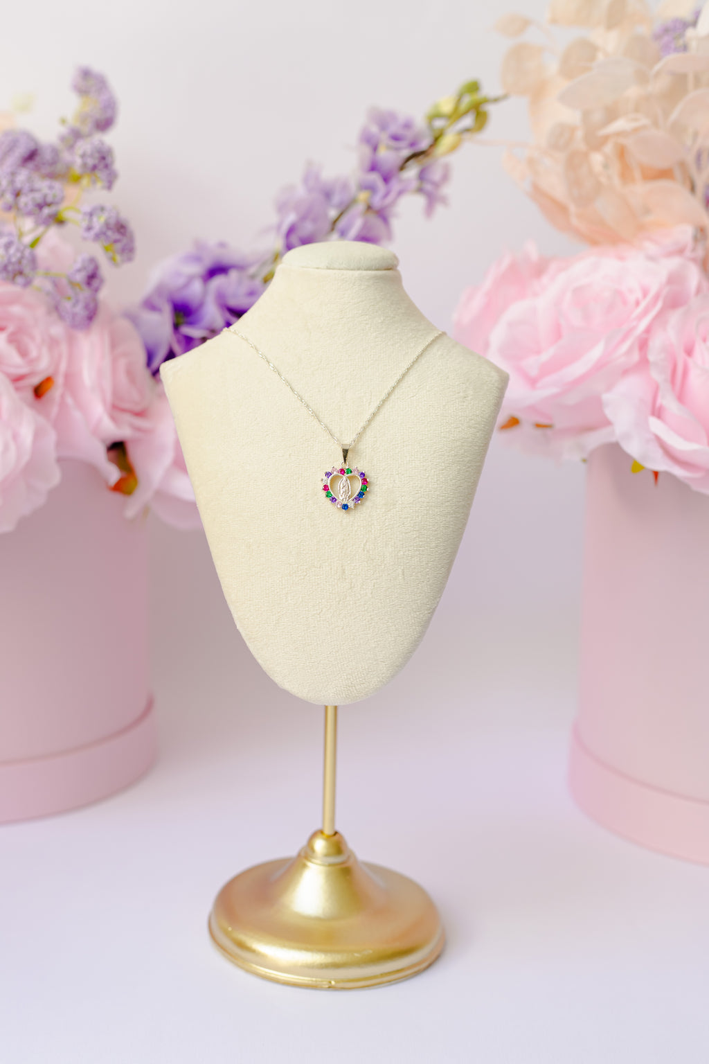 Collar Dije Virgen Corazon Arcoiris