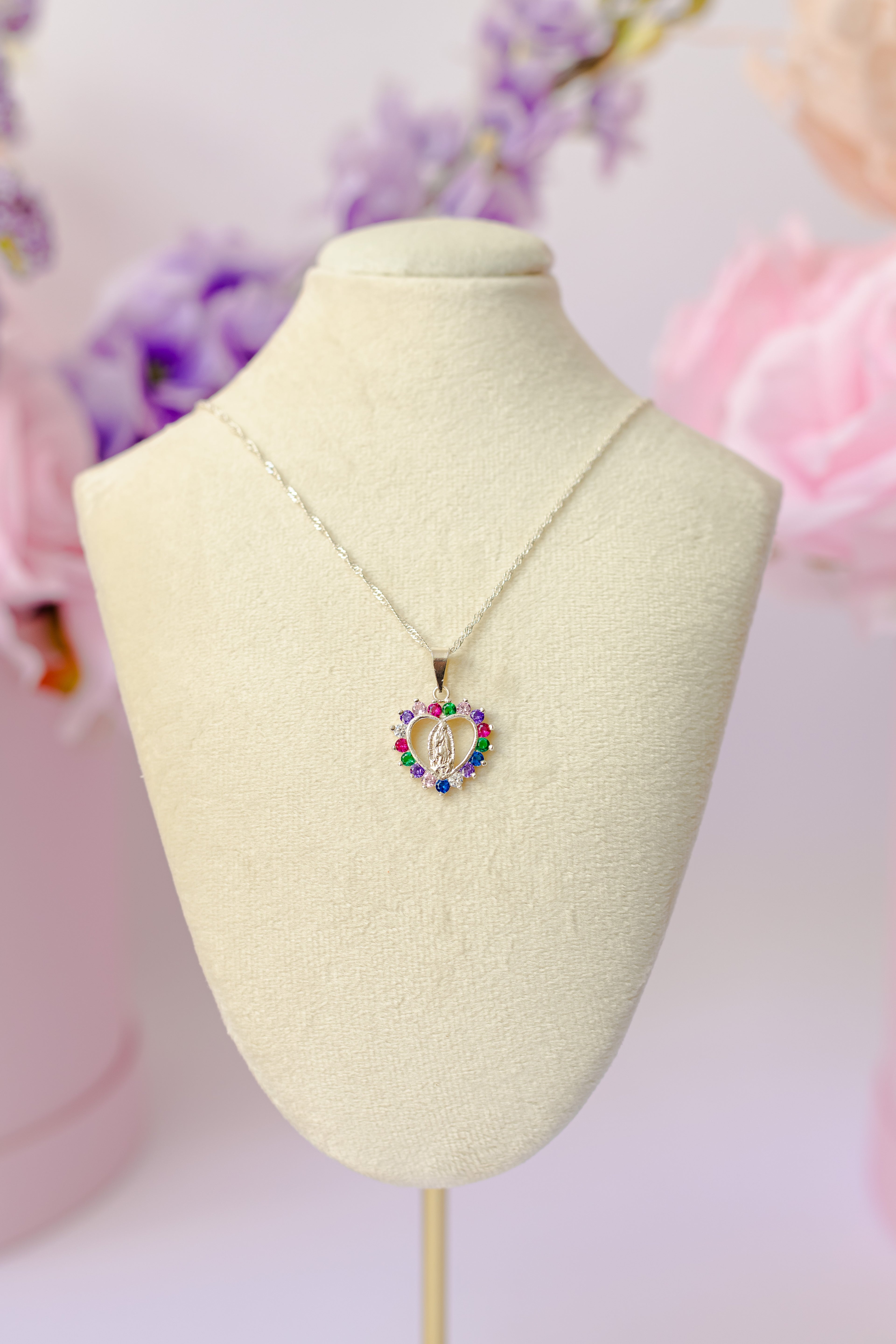 Collar Dije Virgen Corazon Arcoiris