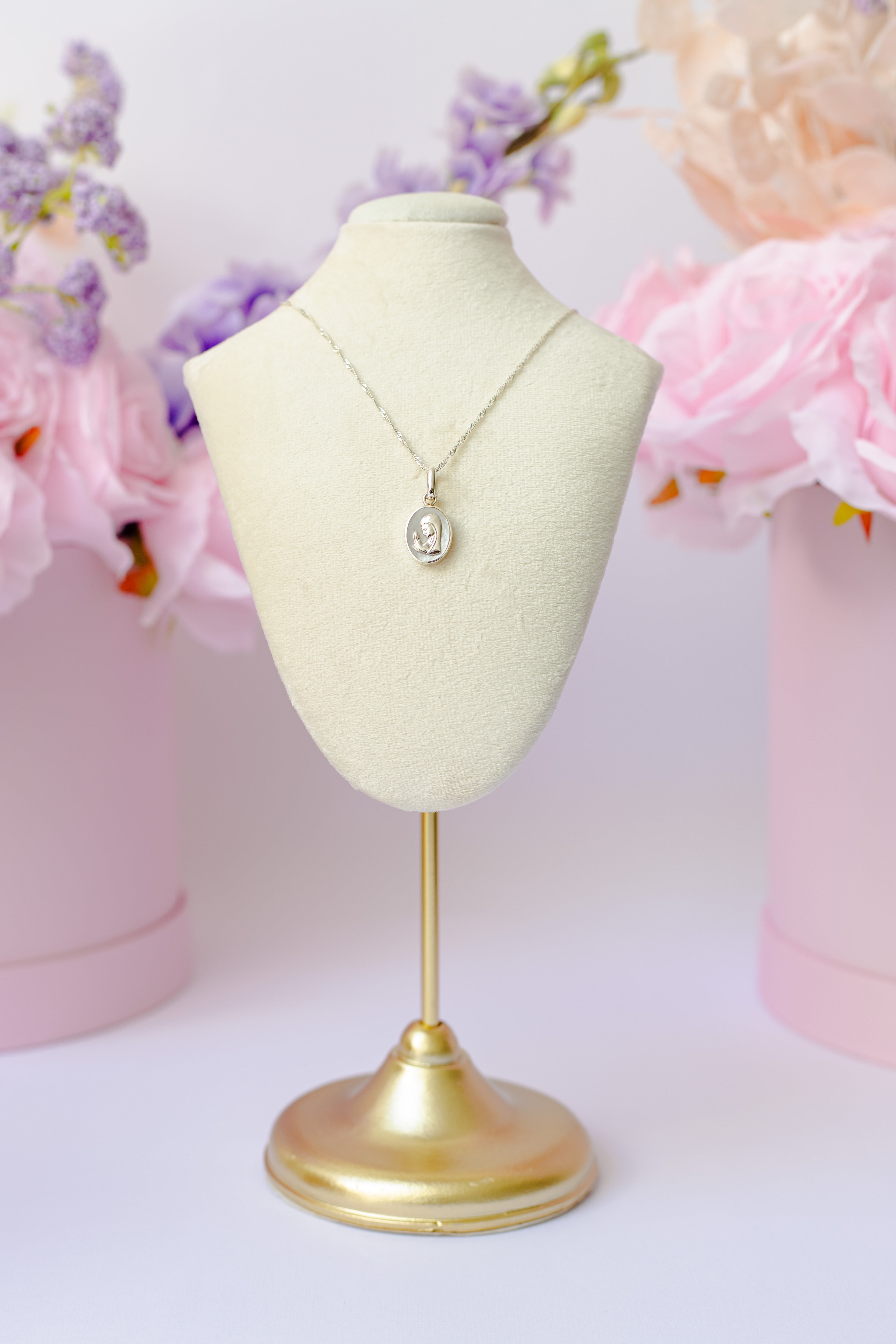 Collar Dije Virgen Rezando Nacar
